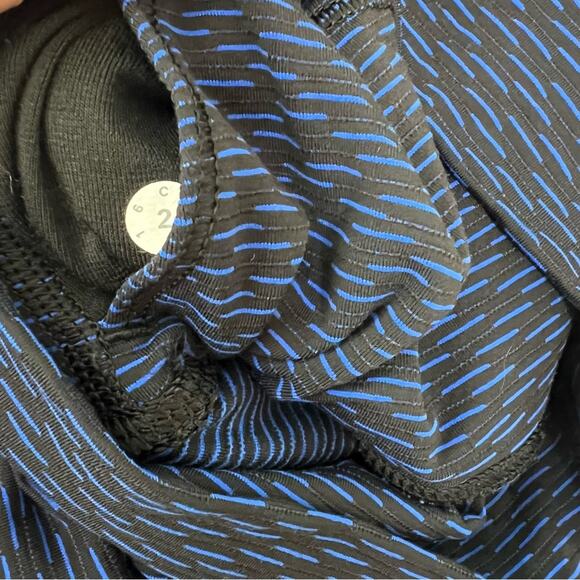 Lululemon Wunder Under Crop Black & Blue Pattern - Picture 6 of 6